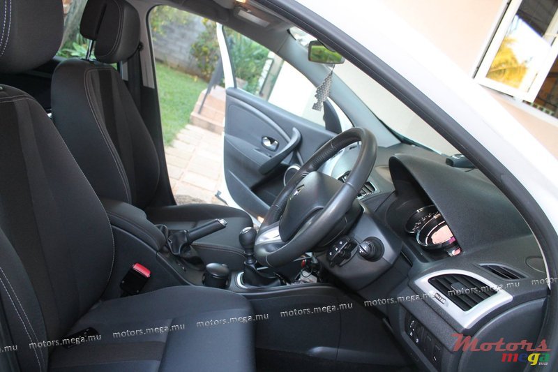 2010' Renault Megane III Turbo 130 photo #2