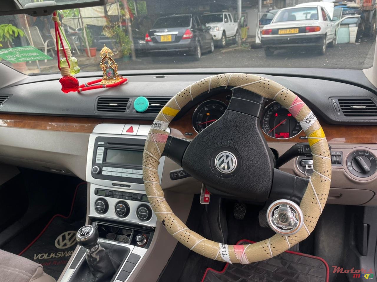 2011' Volkswagen Passat photo #3