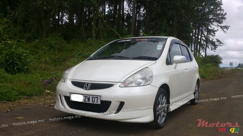 2007' Honda Fit photo #1