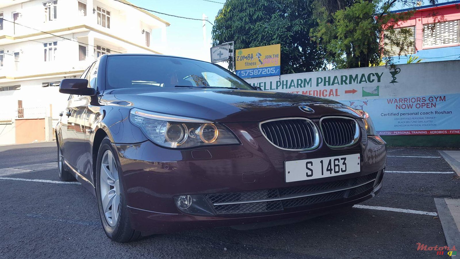 2008' BMW 523 photo #1