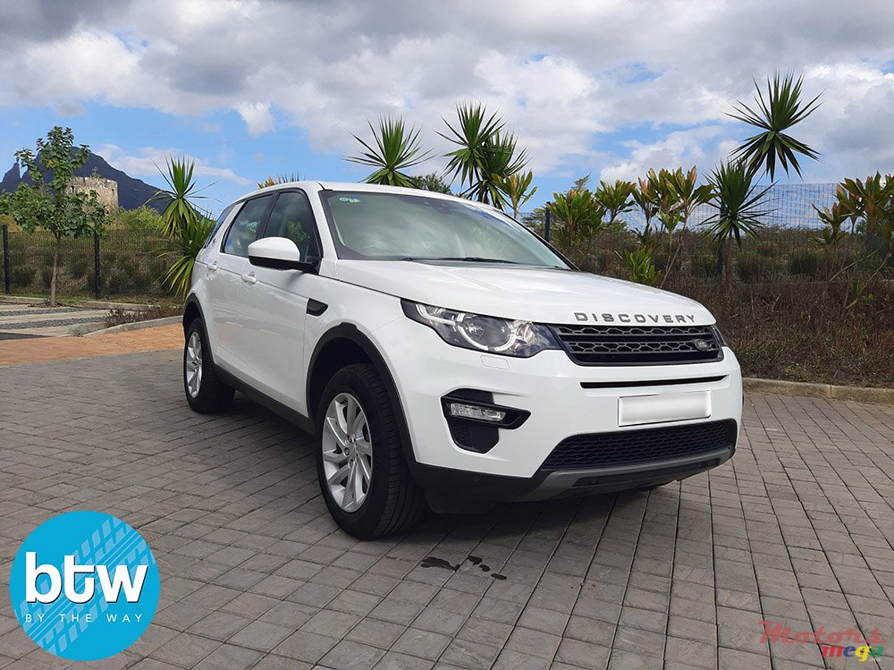 2018' Land Rover Discovery Sport photo #1