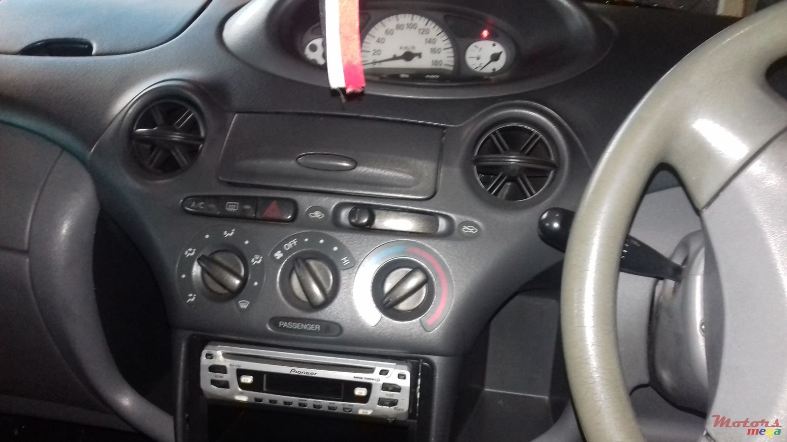 1999' Toyota Vitz photo #4