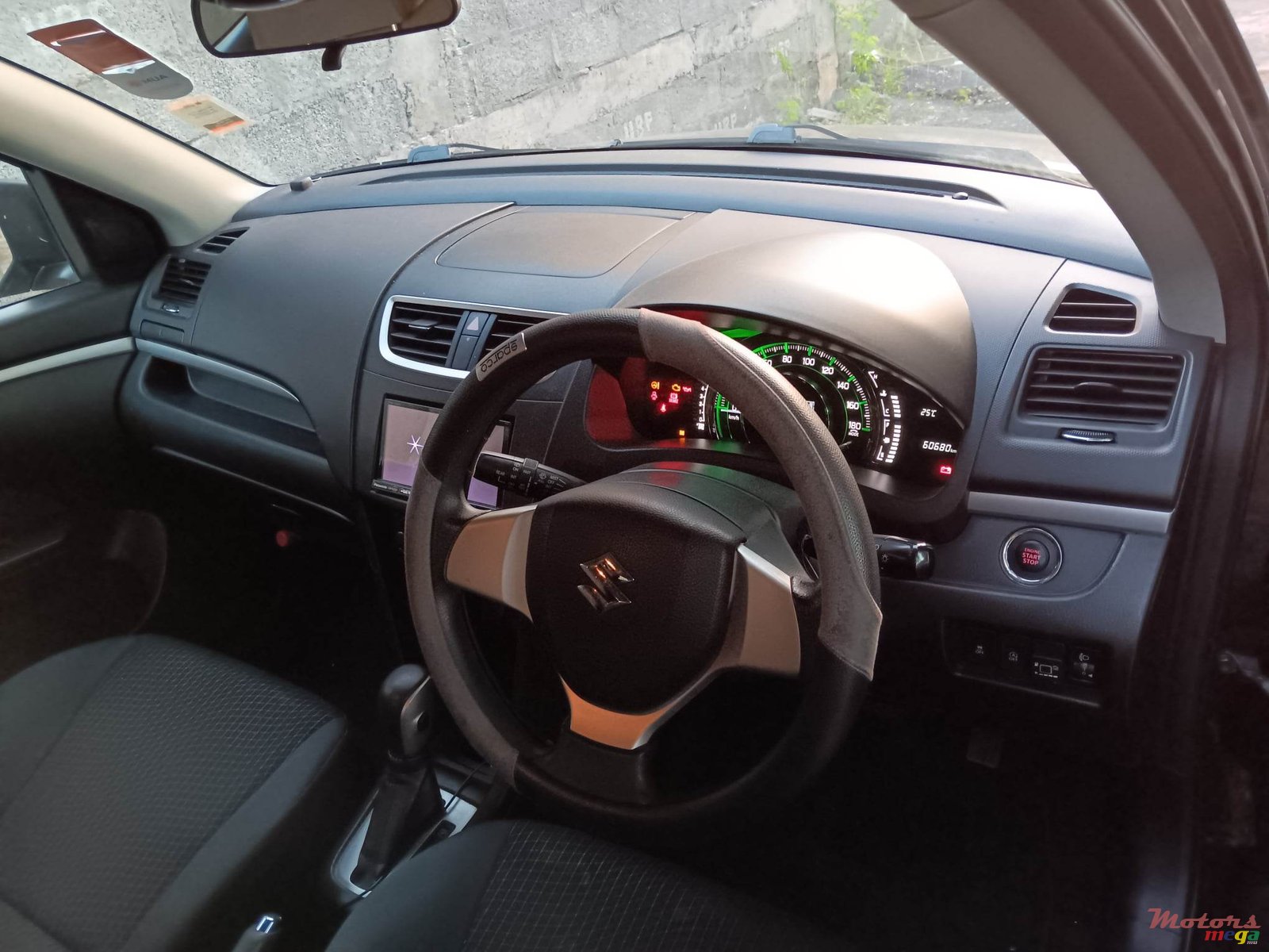 2015' Suzuki Swift photo #2