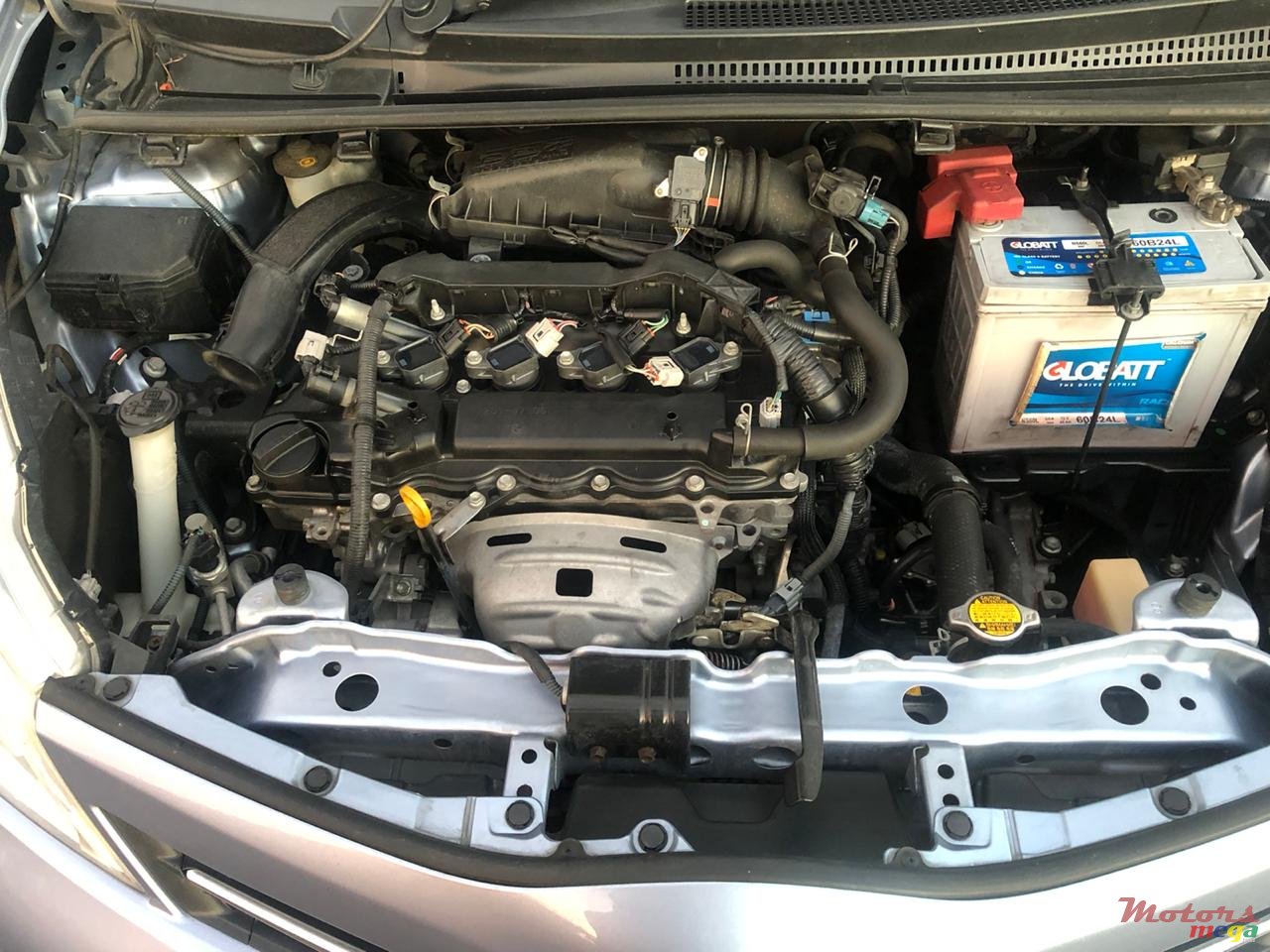 2011' Toyota Vitz photo #4