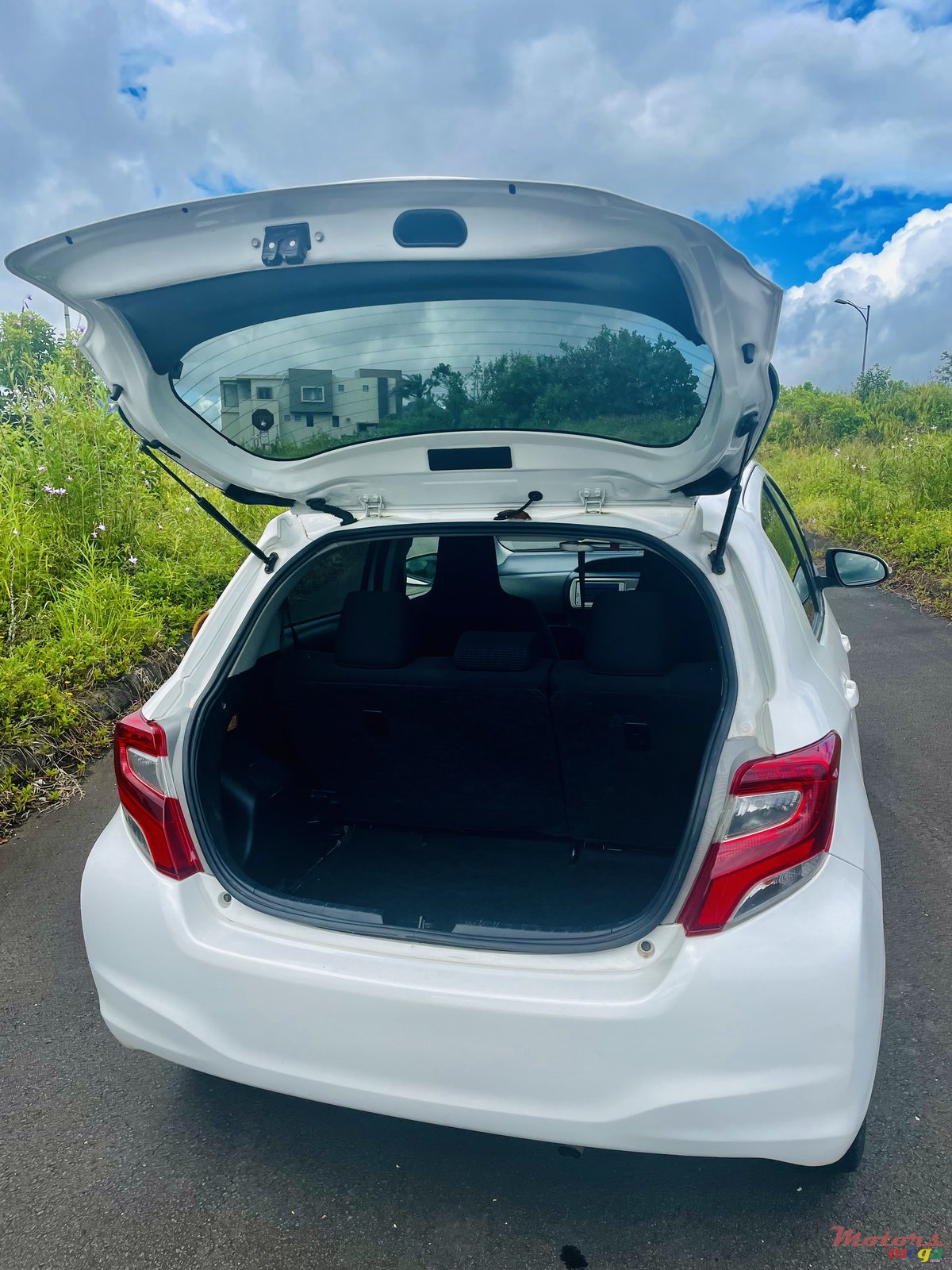 2016' Toyota Vitz photo #7