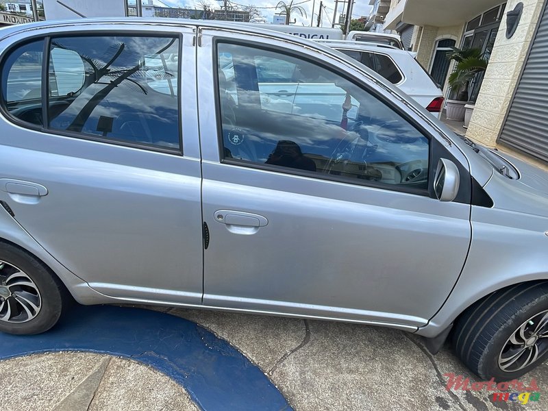 2003' Toyota Vitz photo #5