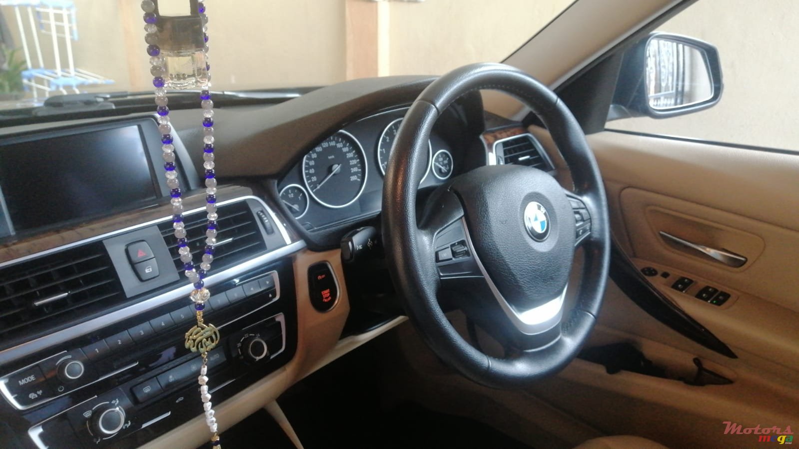 2015' BMW 318 photo #3