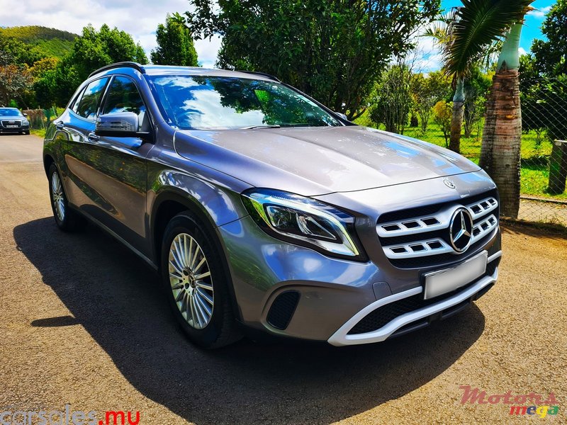 2020' Mercedes-Benz GLA 180 Style 1.6 photo #1