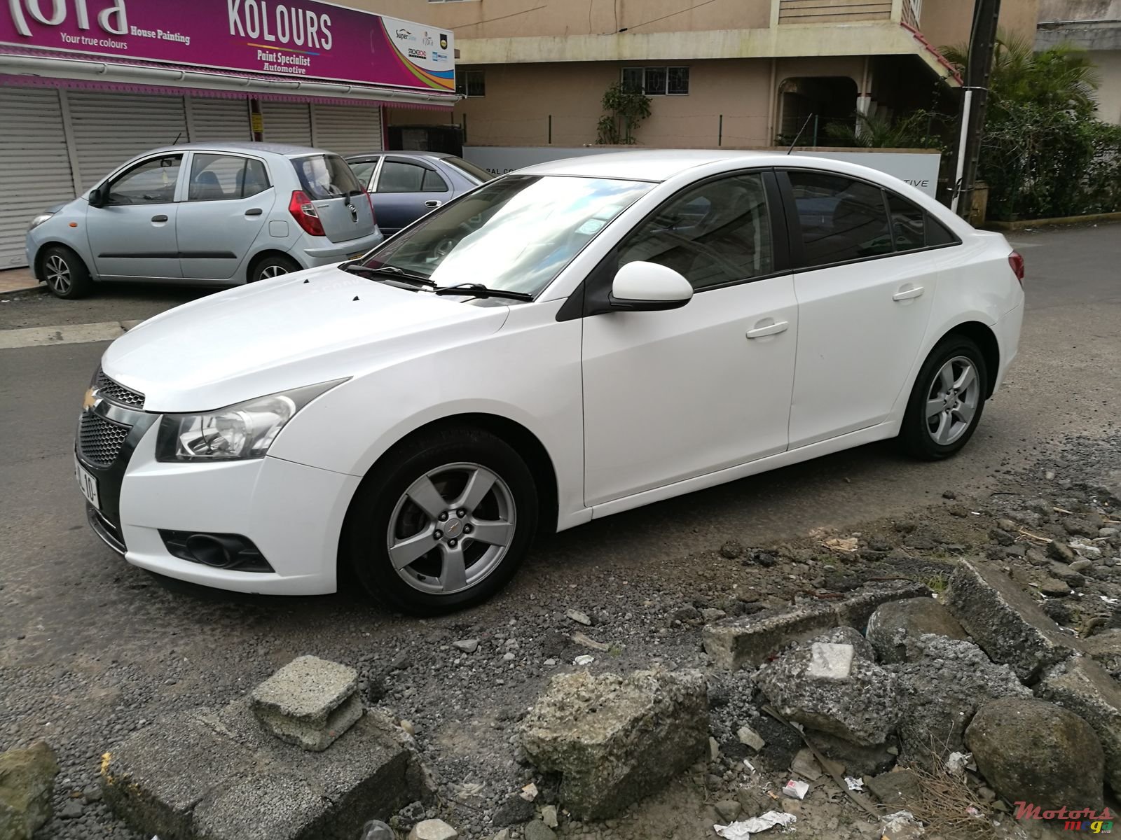 2010' Chevrolet Cruze photo #2