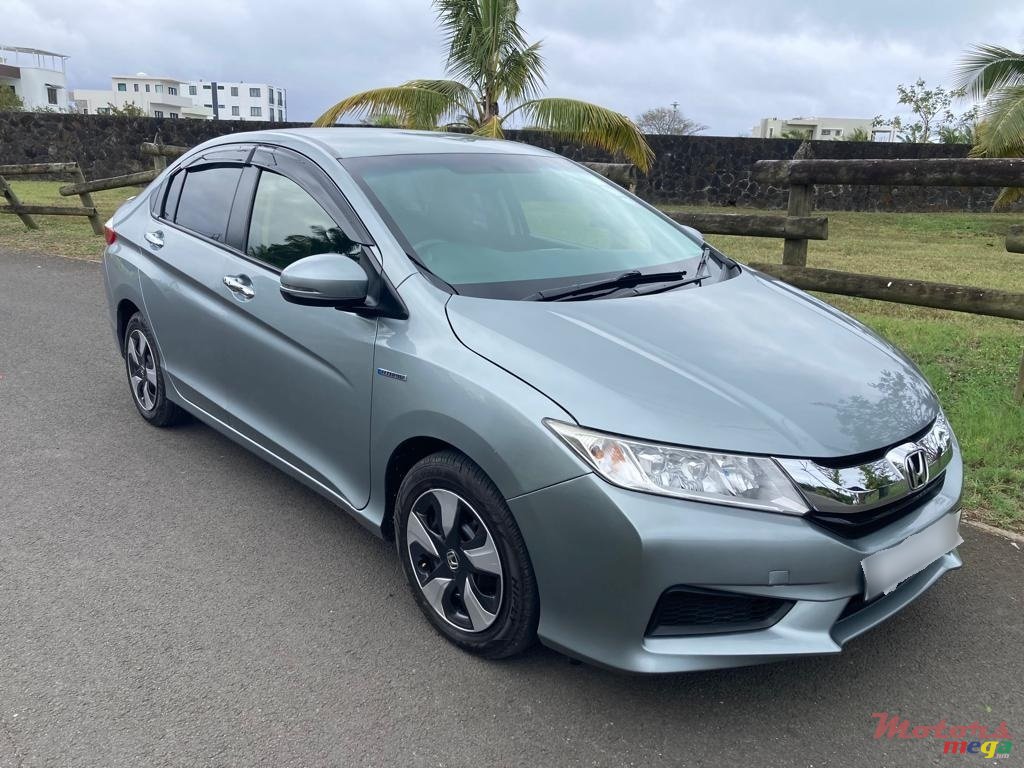 2015' Honda Grace photo #1
