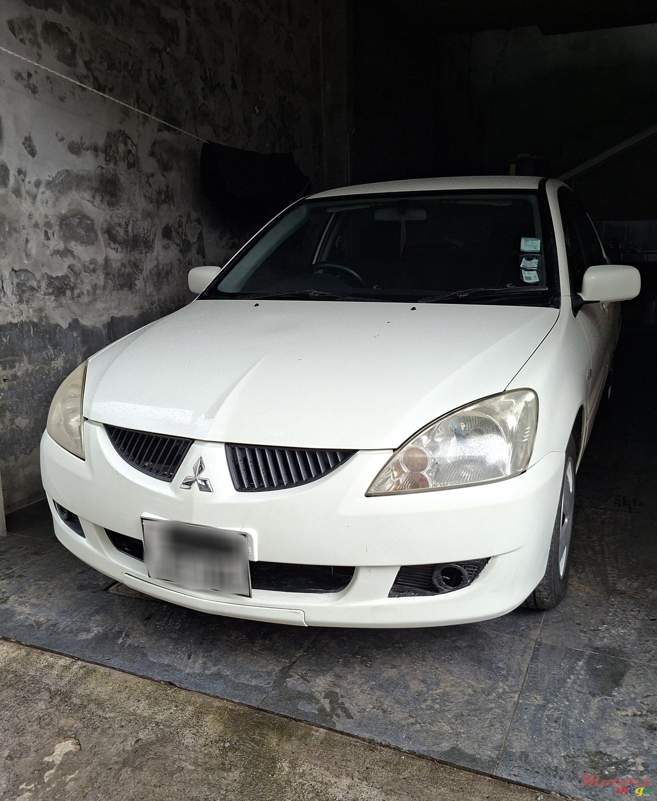 2004' Mitsubishi photo #1