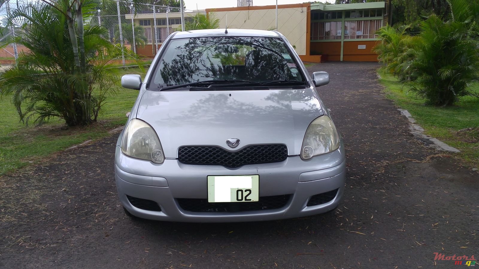 2002' Toyota Vitz photo #1