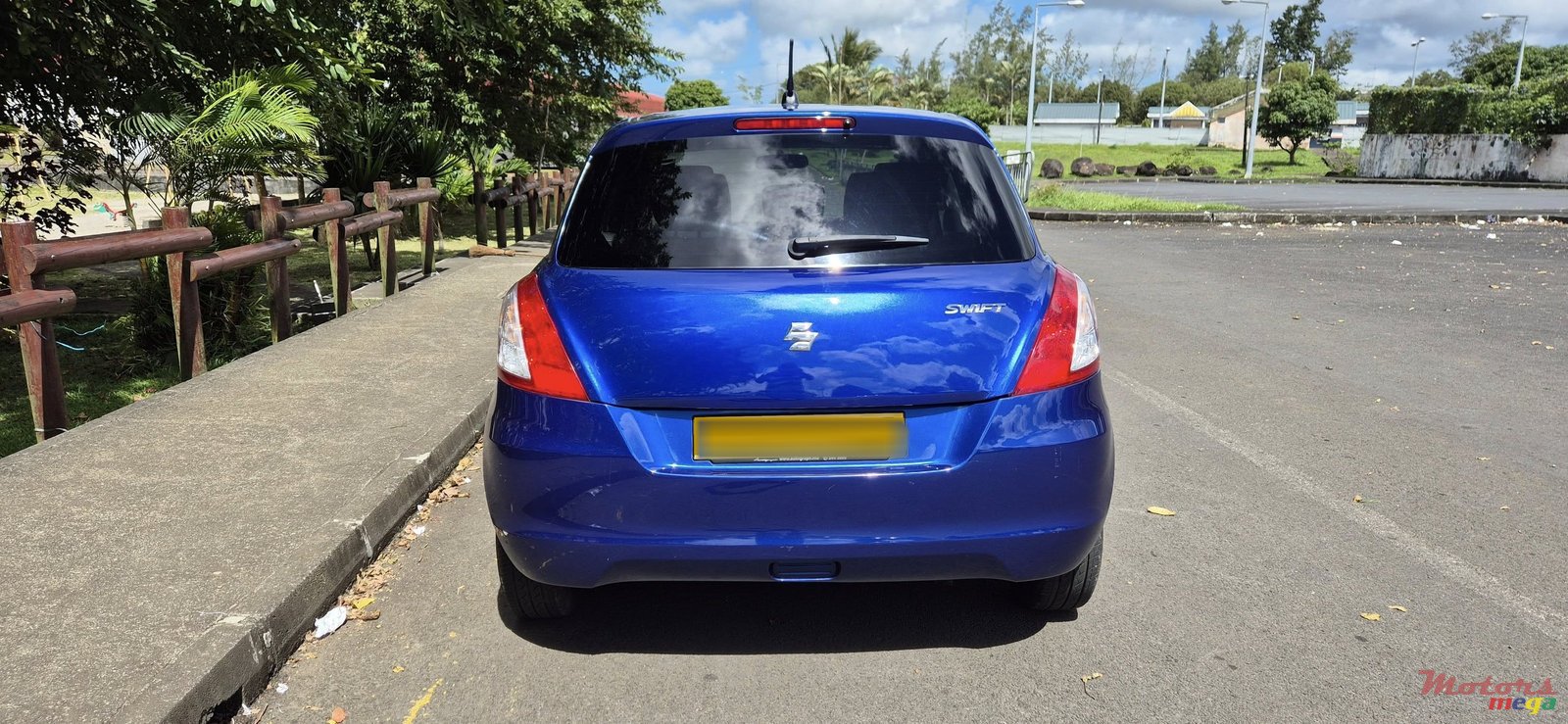 2013' Suzuki Swift photo #6