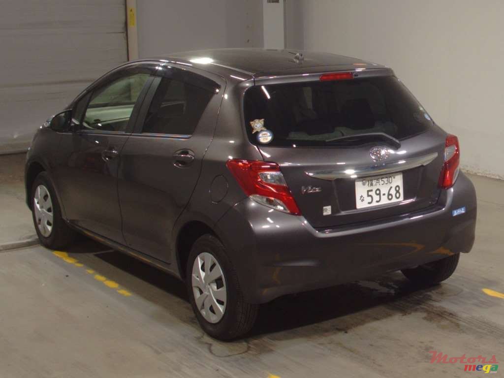 2015' Toyota Yaris photo #2