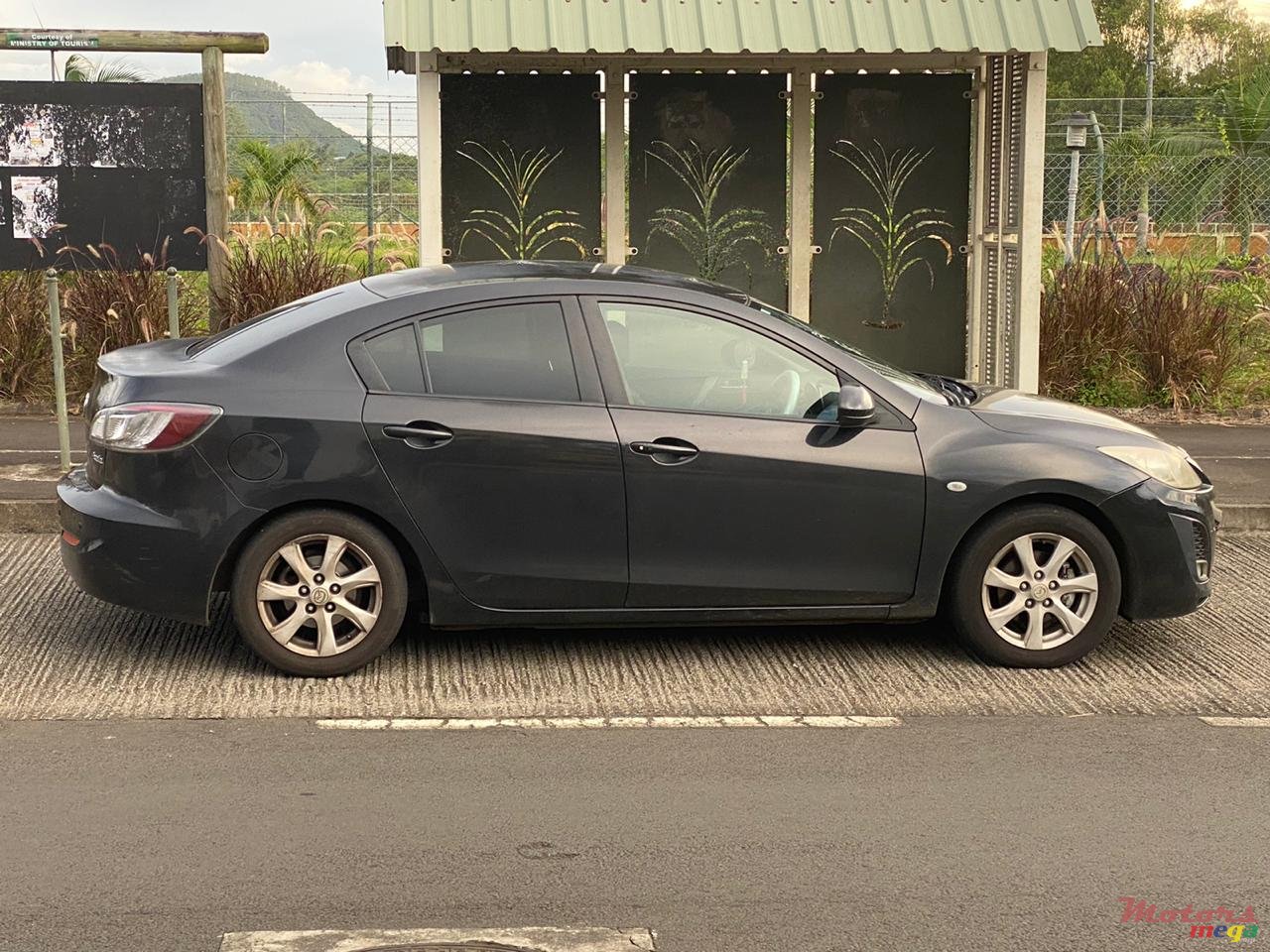 2009' Mazda Axela photo #1