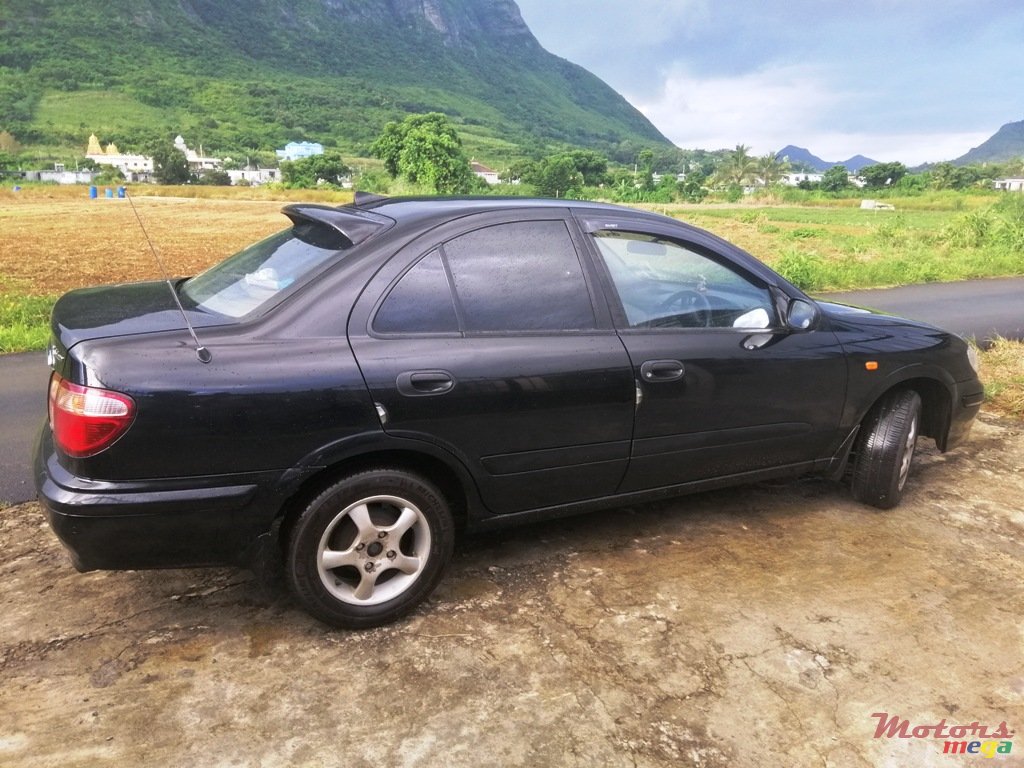 2003' Nissan Sunny photo #1