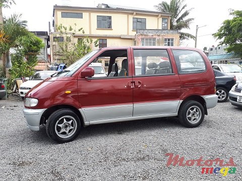 1992' Nissan Serena photo #1