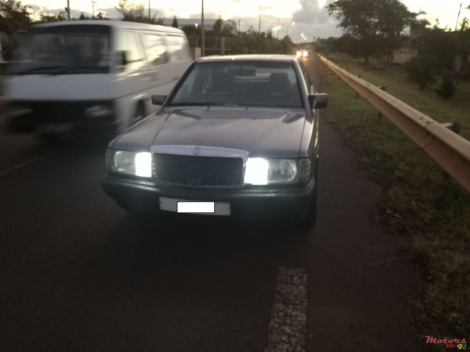 1992' Mercedes-Benz 190E Carburator + No AC photo #2