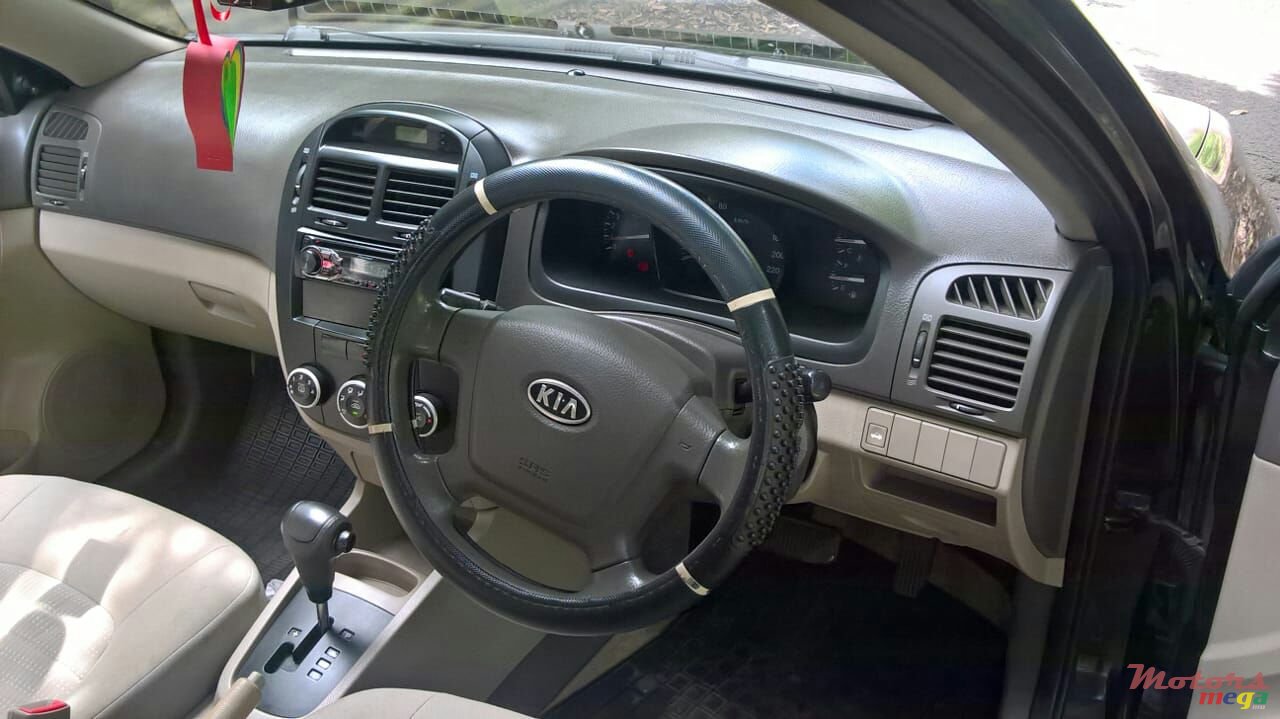 2010' Kia Cerato Lx photo #7