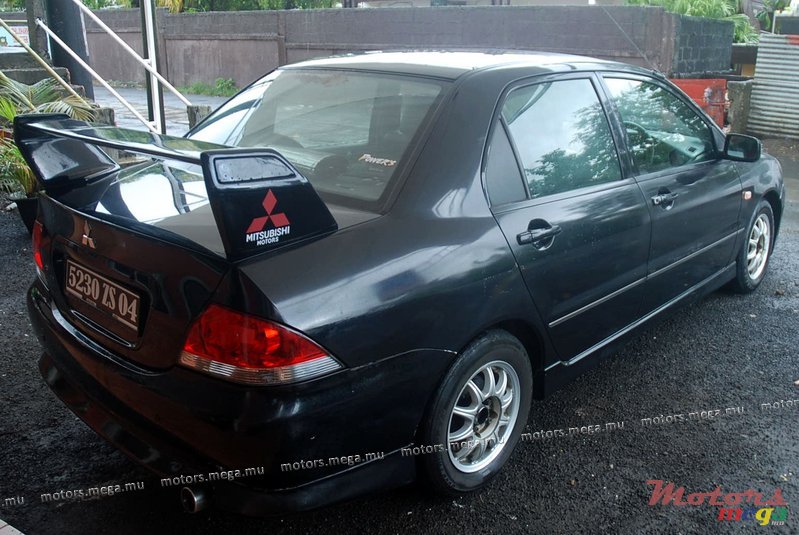 2004' Mitsubishi photo #1