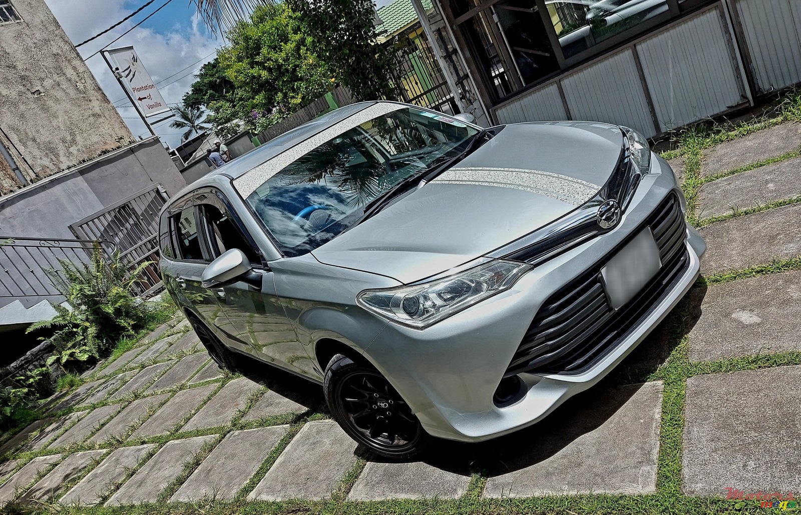 2015' Toyota Axio Dorigine AUTOMATIC photo #2