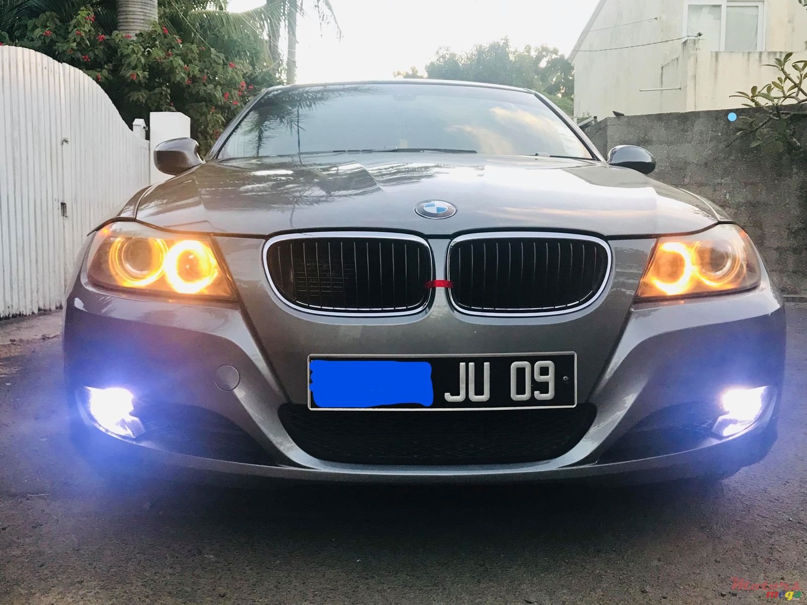 2009' BMW 3 Series Sedan photo #4