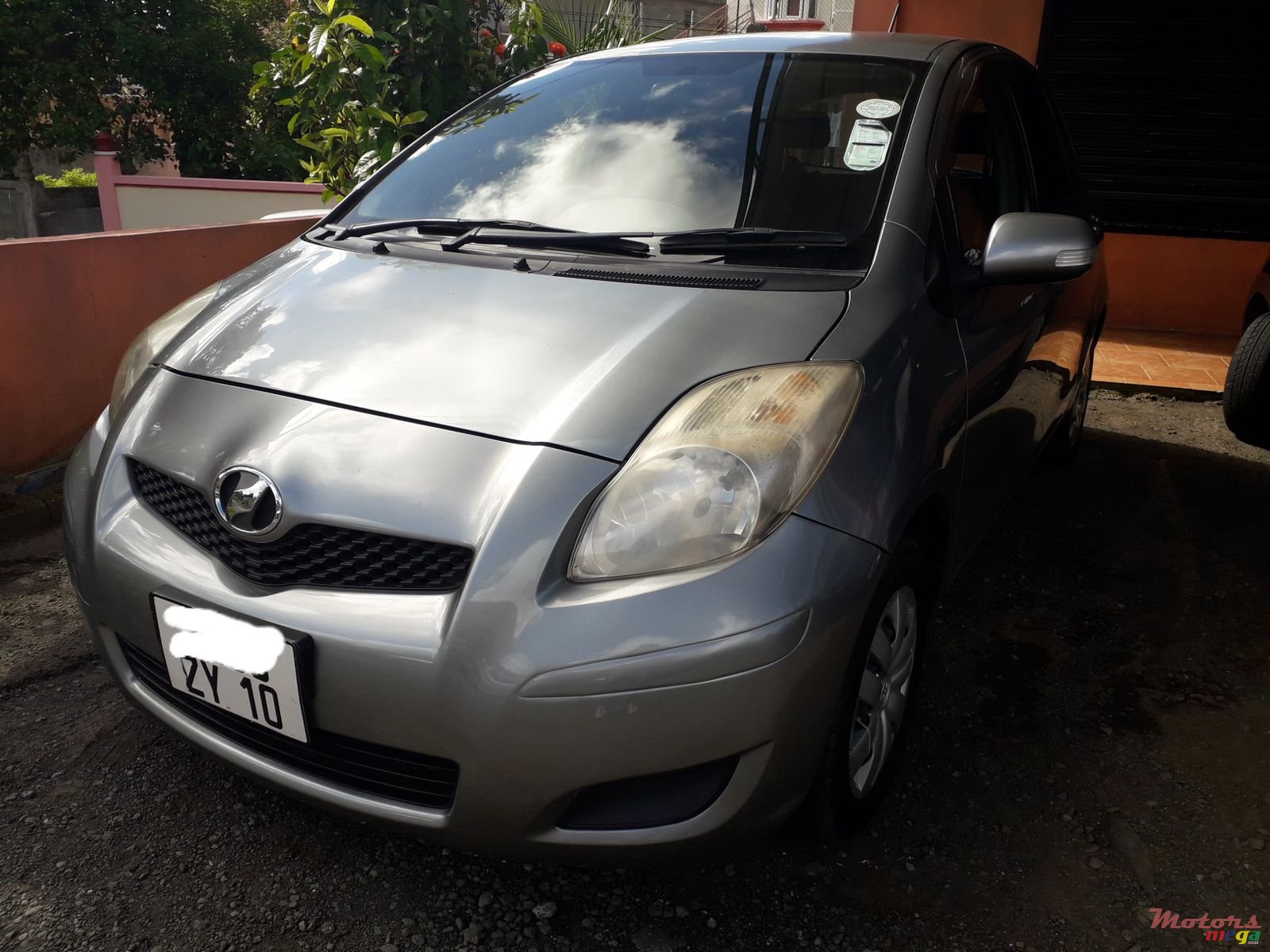 2010' Toyota Vitz Automatic 1000cc photo #2