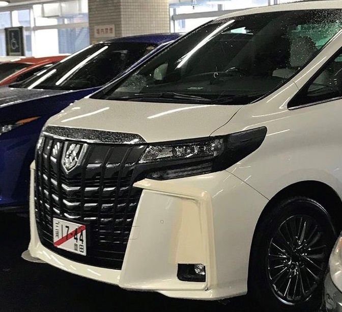2018 Toyota Alphard facelift spied in Japan