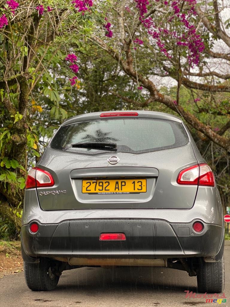 2013' Nissan Qashqai+2 photo #3