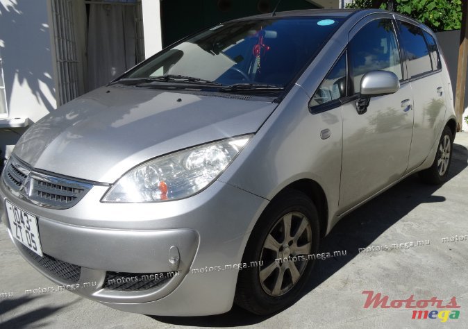 2005' Mitsubishi photo #2