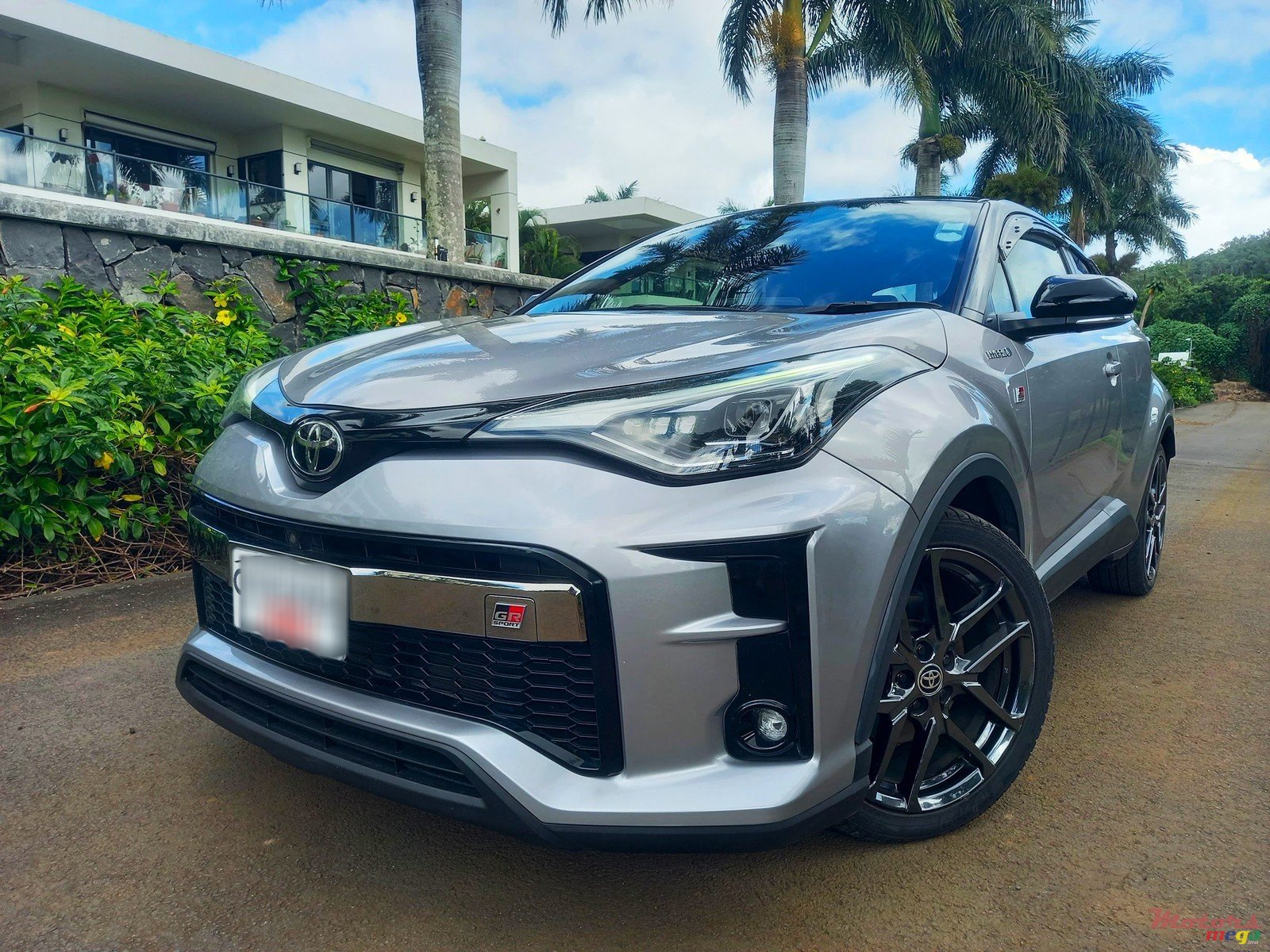 2020' Toyota C-HR GR 1.8 Hybrid photo #1