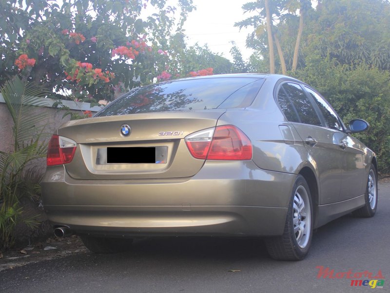 2006' BMW 3 Series 320i E90 photo #5