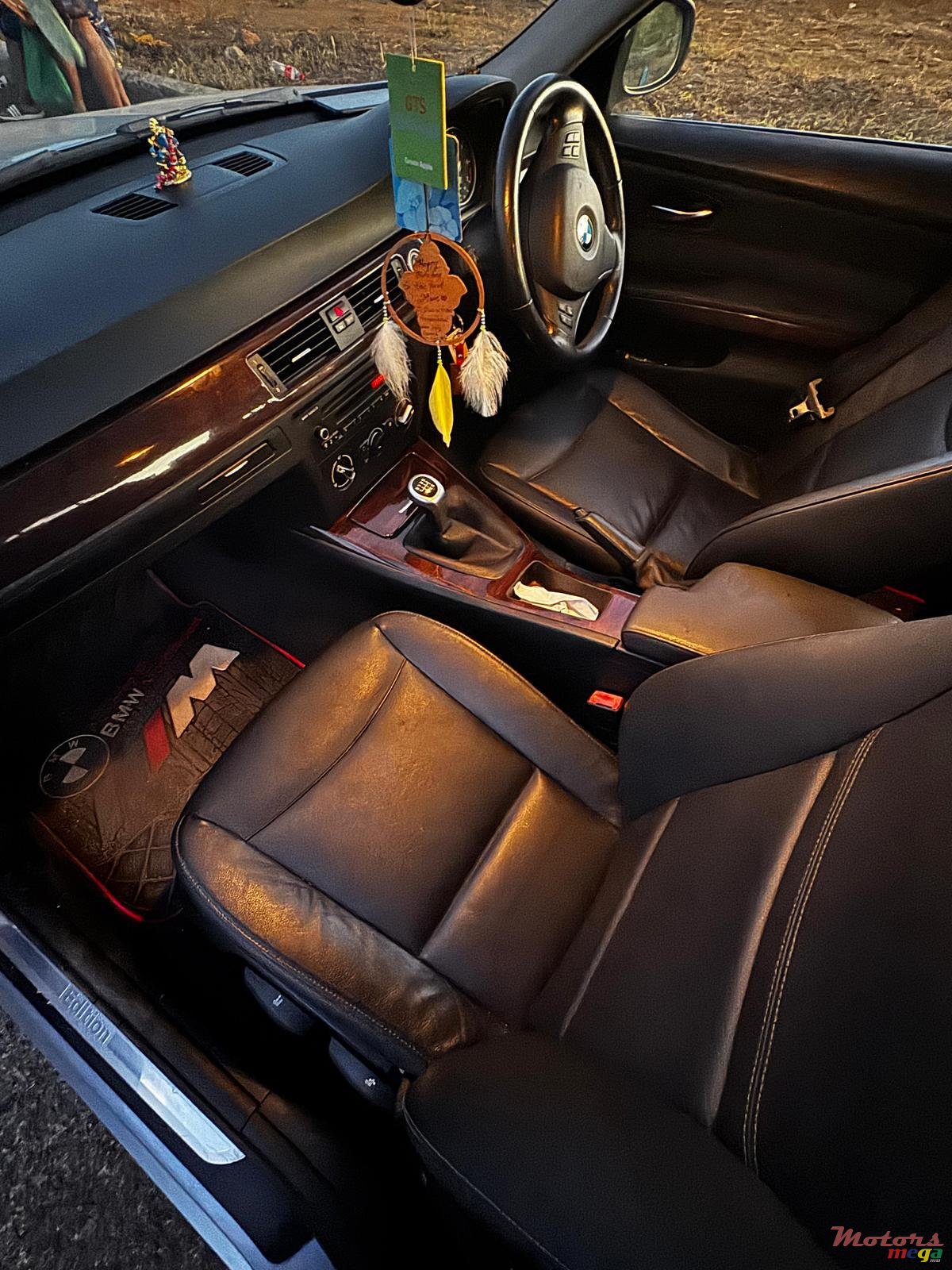 2011' BMW 316 photo #3