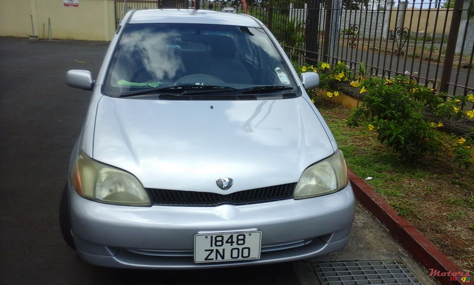 2000' Toyota platz photo #1