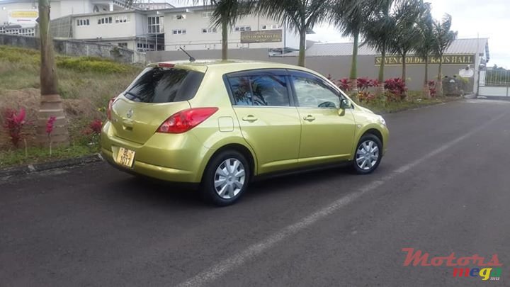 2007' Nissan Tiida Hatchback photo #2