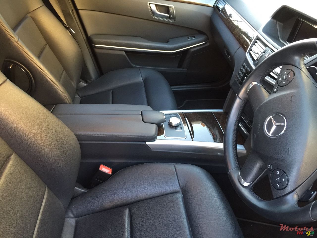 2013' Mercedes-Benz E-Class E200 photo #5