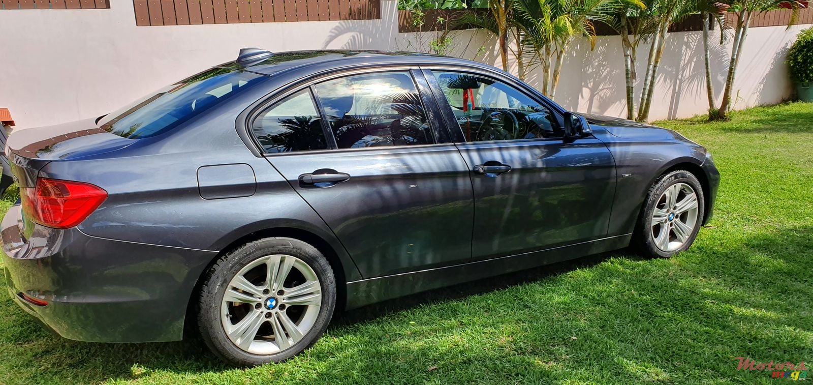 2012' BMW 3 Series photo #6