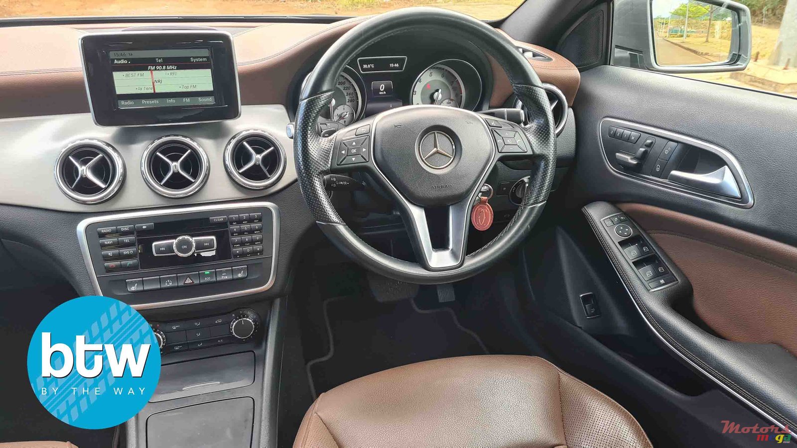 2015' Mercedes-Benz GLA-Class photo #6