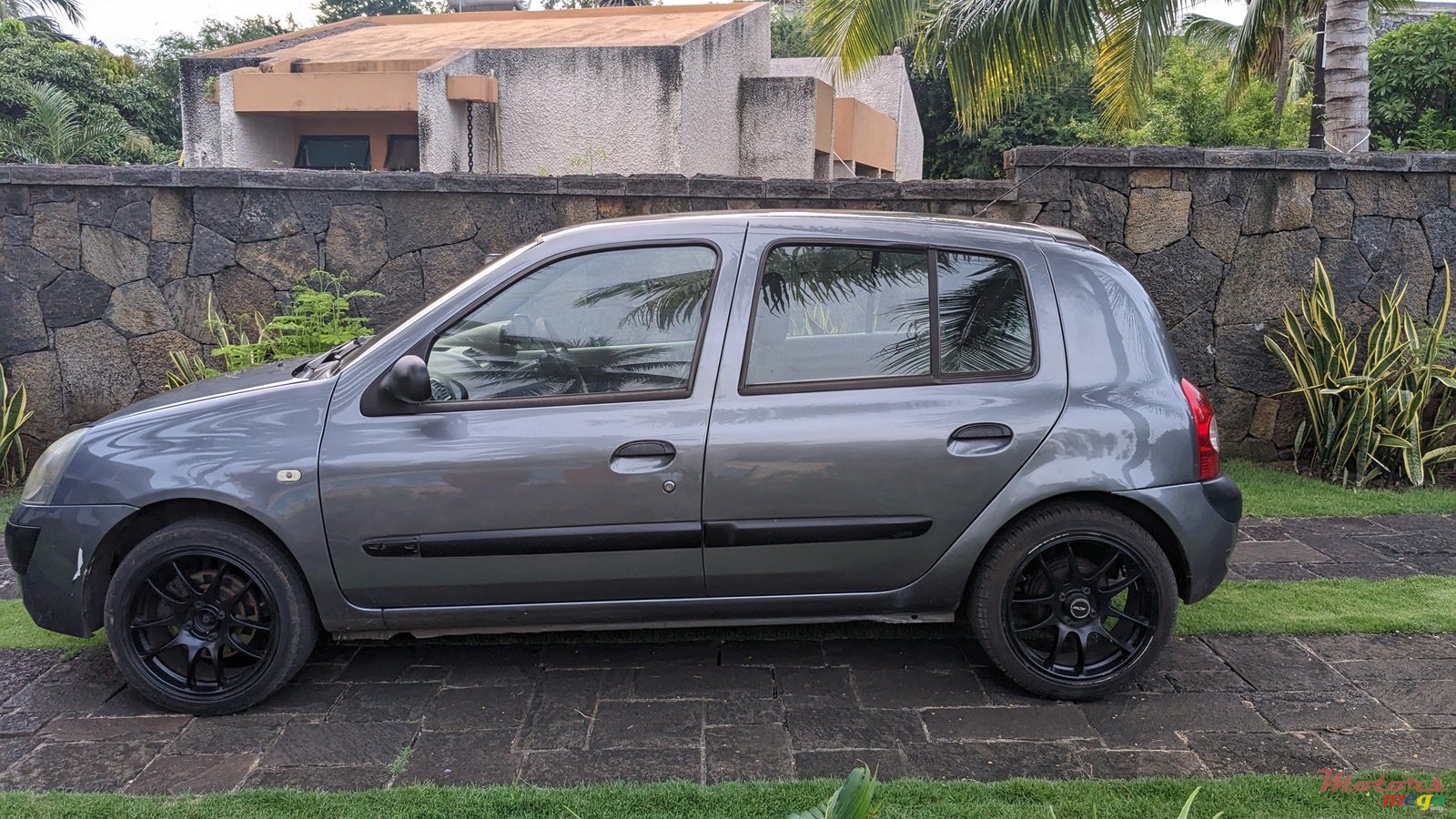 2005' Renault Clio photo #2