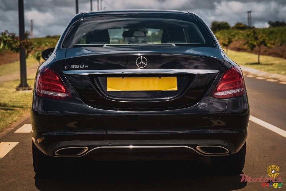 2016' Mercedes-Benz 300 photo #2