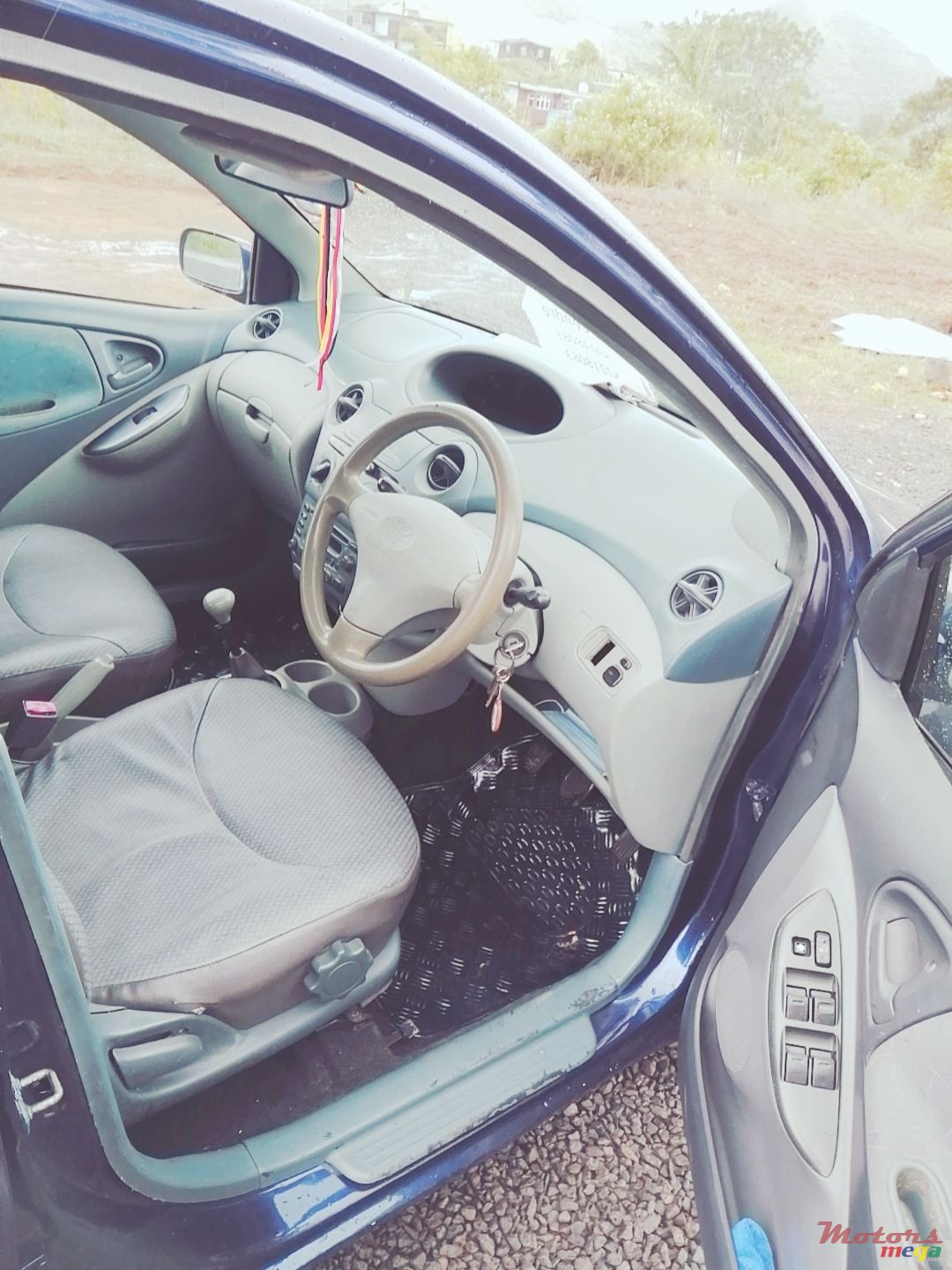 1999' Toyota Vitz photo #4