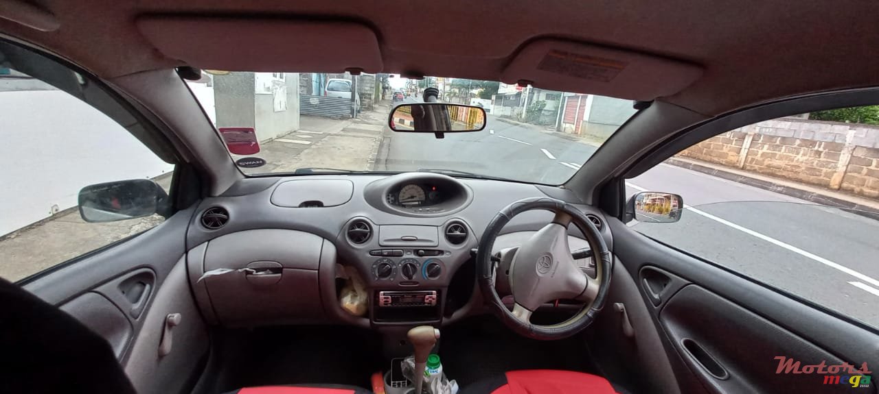 2000' Toyota photo #2