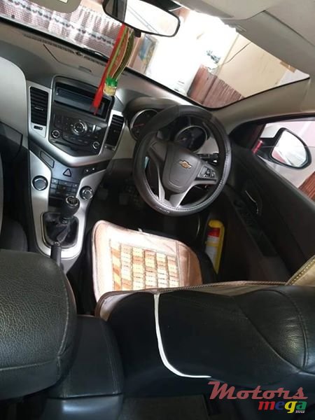 2010' Chevrolet Cruze photo #4