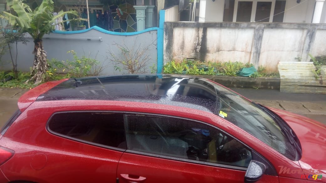 2011' Volkswagen Scirocco photo #3