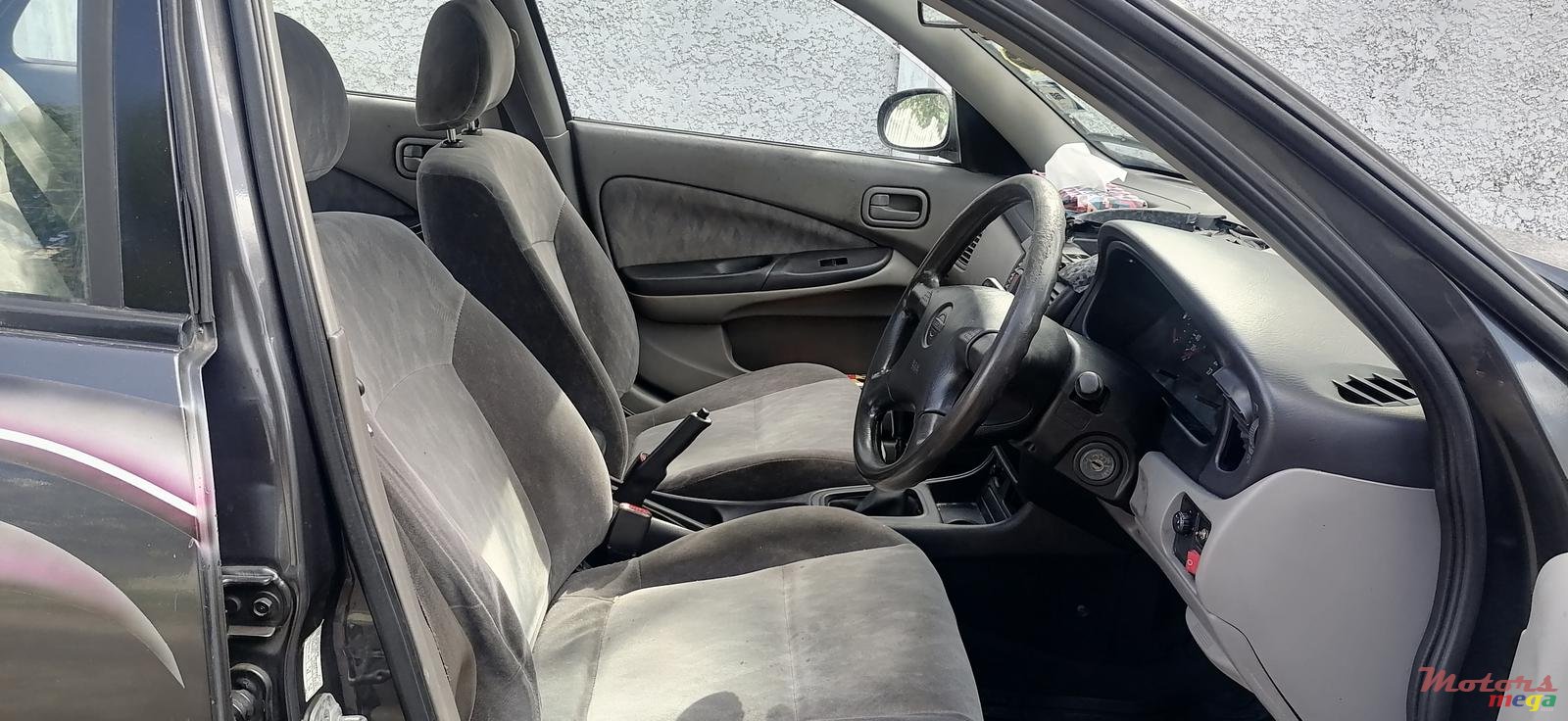 2000' Nissan Sunny photo #2