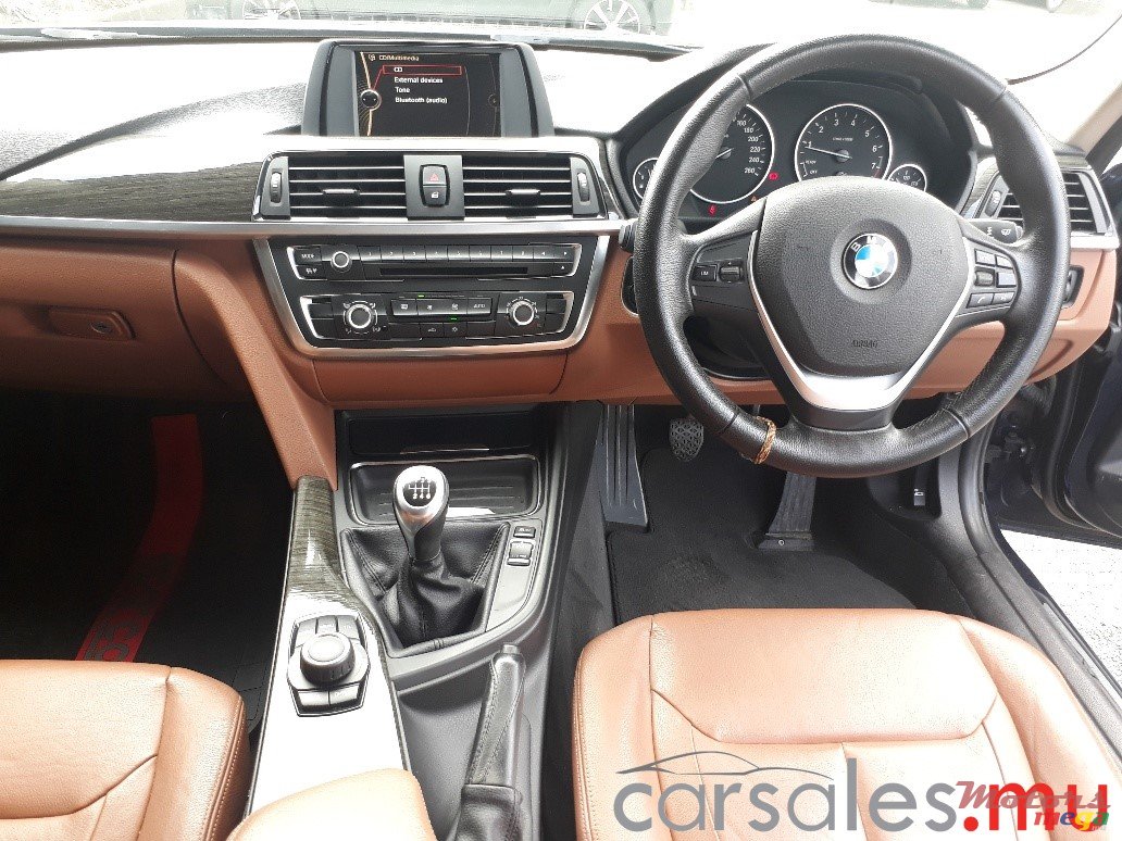 2012' BMW 328 Luxury Line photo #6