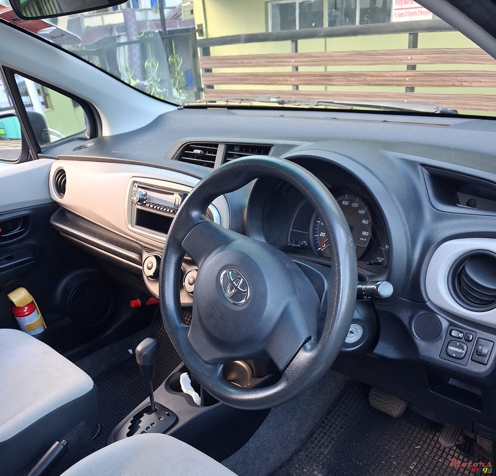 2011' Toyota Vitz photo #5