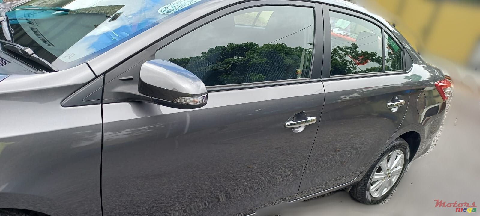 2017' Toyota Yaris photo #4