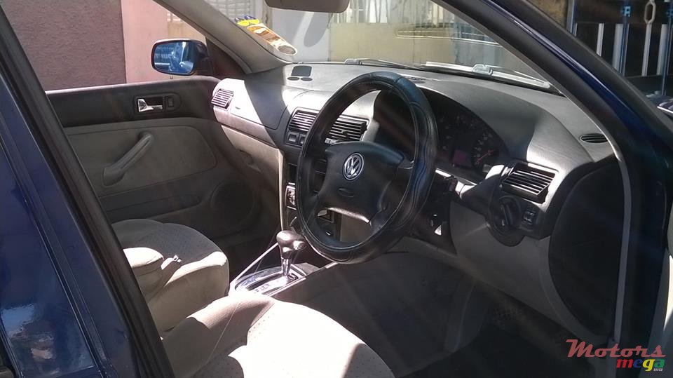 2000' Volkswagen GOLF 1.6 SR photo #5