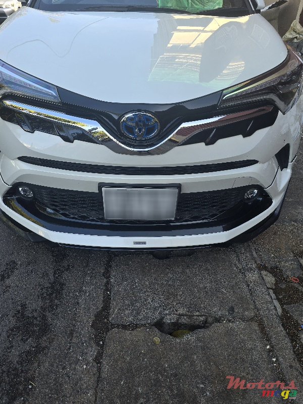 2019' Toyota C-HR photo #3